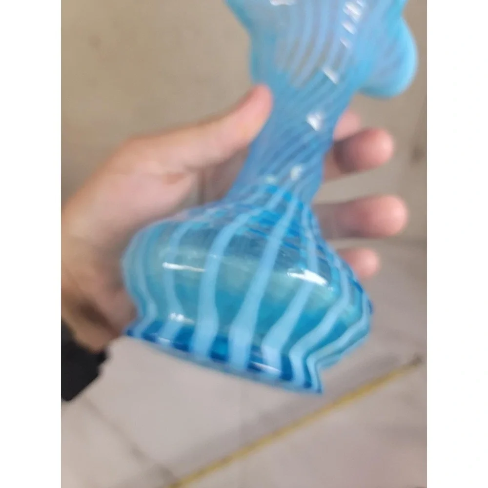 Vtg Fenton Blue Opalescent Spiral Optic Vase with Tri Corner Crimp‎ 7.5 Swirl